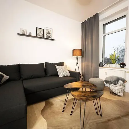 Purer Luxus Mit 2 Schlafzimmern, Balkon Und Privat-parkplatz Apartment
