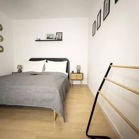 Purer Luxus Mit 2 Schlafzimmern, Balkon Und Privat-parkplatz Apartment